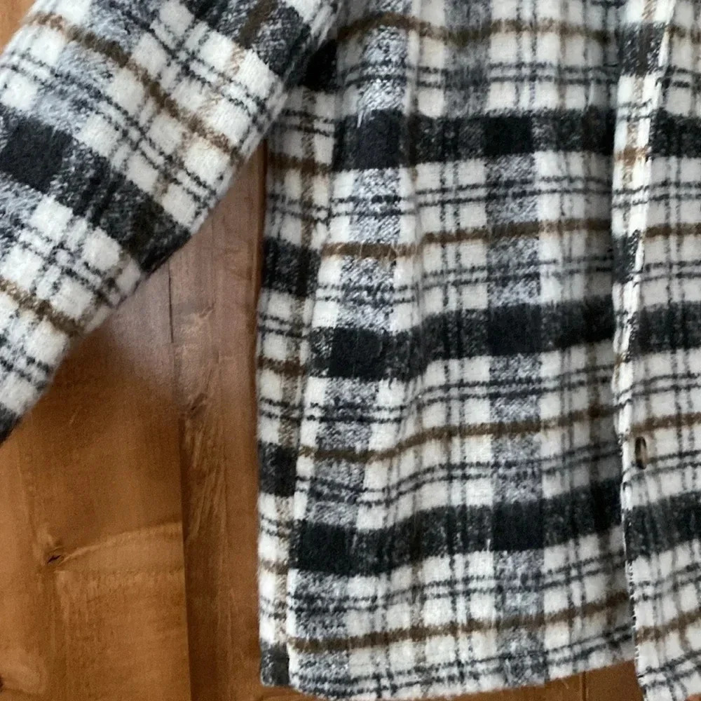 Universal Thread Brushed Plaid Shacket Size Medium - image 5